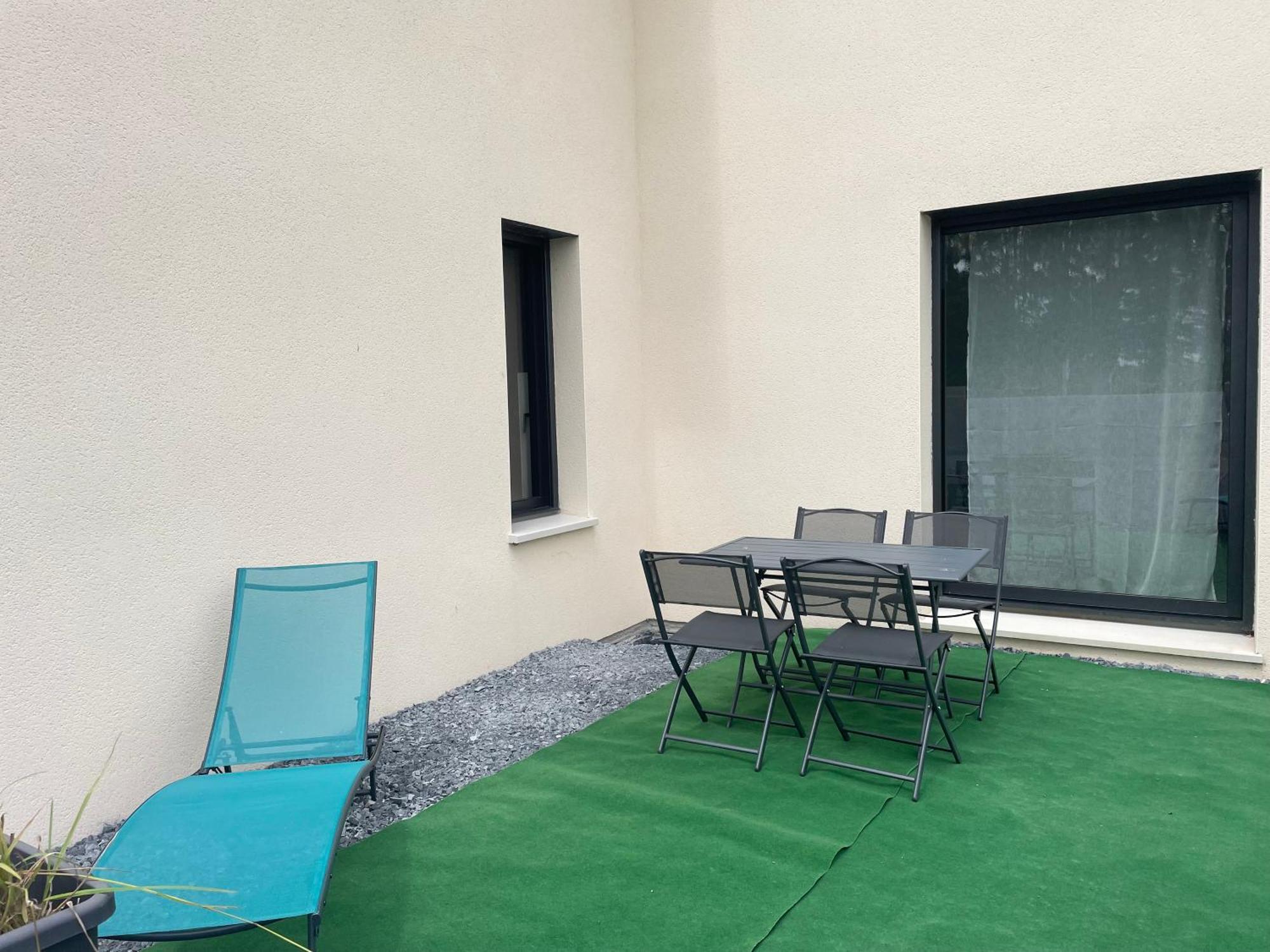 Champ De Ble Neuf Independant Plain Pied Dans Maison Contemporaine Decoration Soignee Confort Terrasse Amenagee, Grand Terrain Parking Prive A 15 Mn De Caen Et 10 Mn Debayeux Proche Plages Du Debarquement * Loucelles