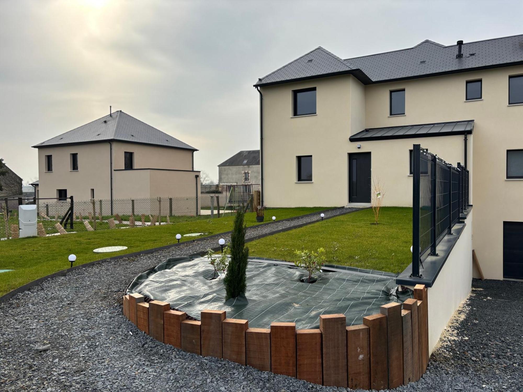Appartement Champ De Ble Neuf Independant Plain Pied Dans Maison Contemporaine Decoration Soignee Confort Terrasse Amenagee, Grand Terrain Parking Prive A 15 Mn De Caen Et 10 Mn Debayeux Proche Plages Du Debarquement Loucelles
