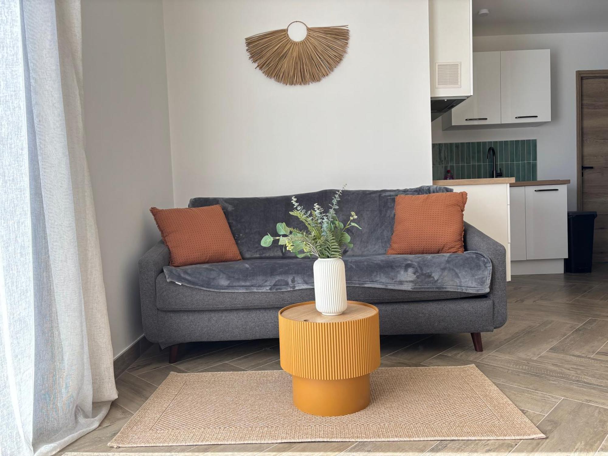 Appartement Champ De Ble Neuf Independant Plain Pied Dans Maison Contemporaine Decoration Soignee Confort Terrasse Amenagee, Grand Terrain Parking Prive A 15 Mn De Caen Et 10 Mn Debayeux Proche Plages Du Debarquement *